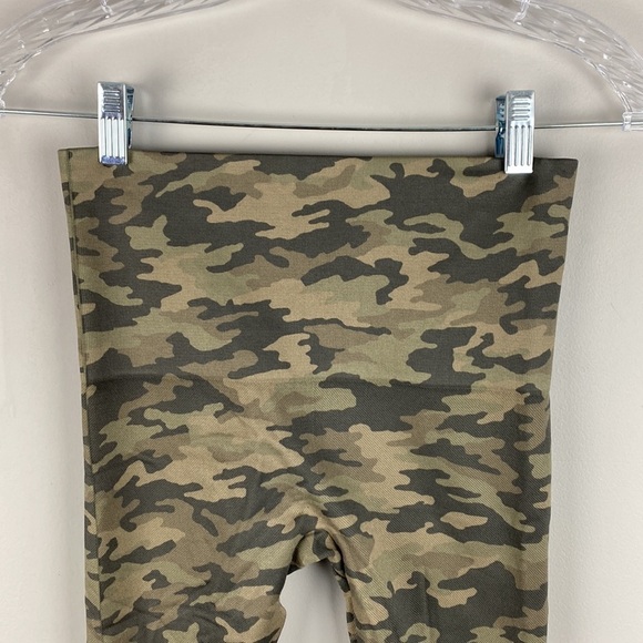 Spanx Look At Me Now Camo Seamless Crop Leggings Size M - Picture 4 of 11
